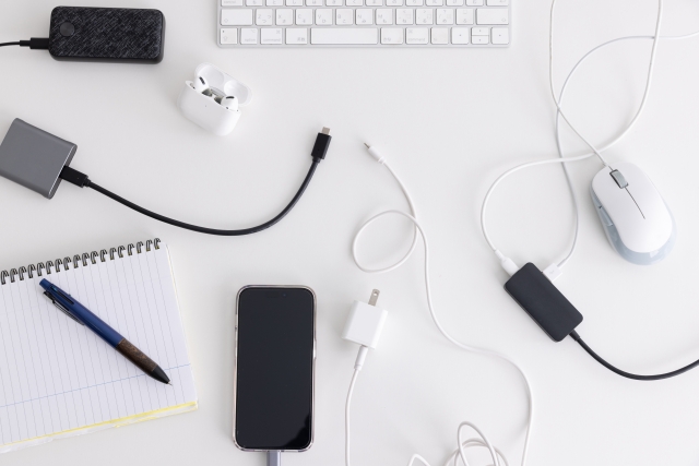 たくさんのケーブル